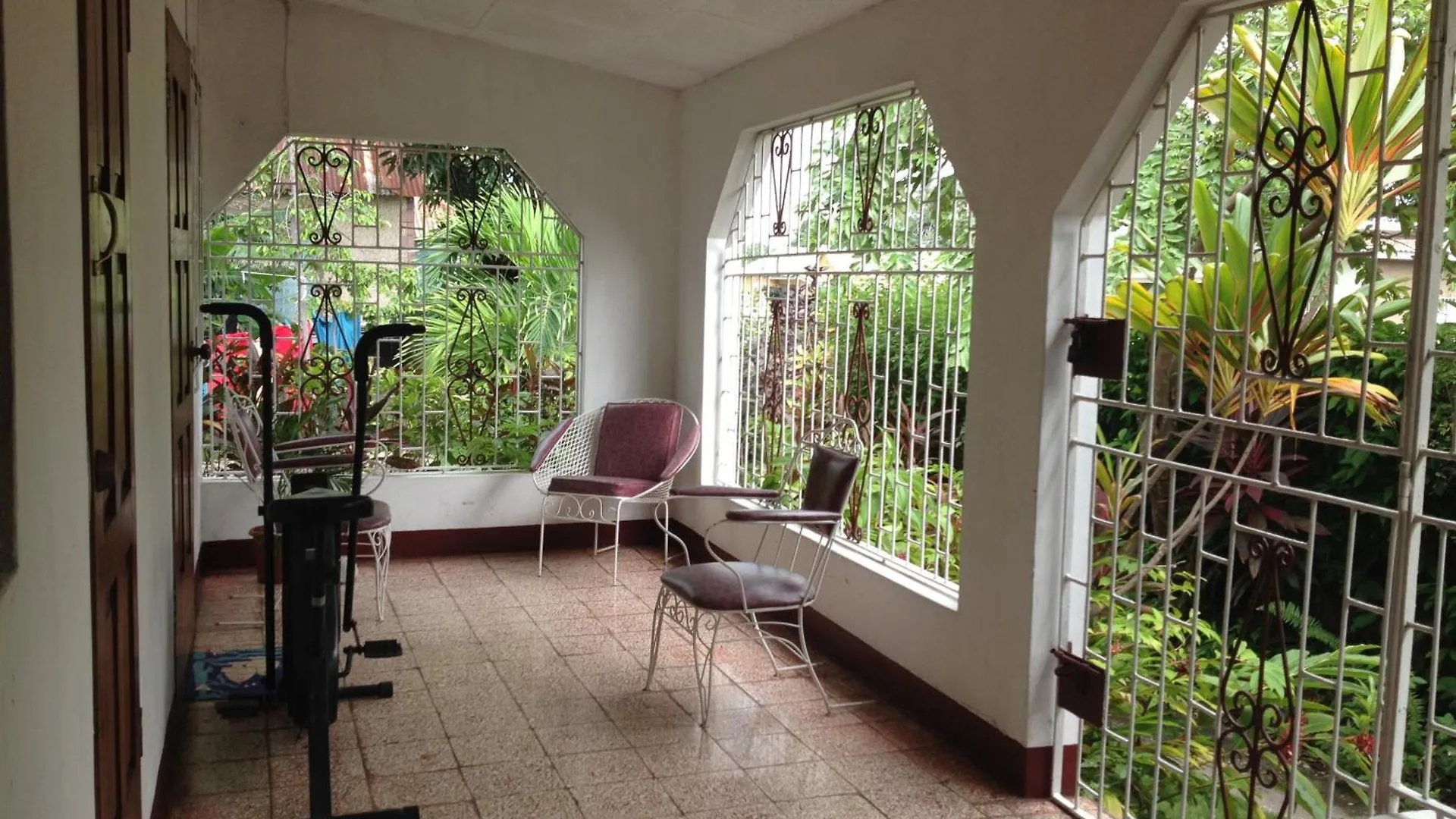 Kingston Airport Bed And Breakfast